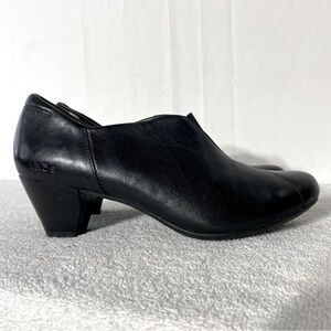 Taos Gorgeous Black Leather Booties Heels 9.5 Witchy Dark Academia Twee